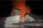 Incêndio começou por volta das 23h da noite desta segunda-feira (2/6)