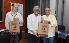  Marcos Tognato - Relações Institucionais da Gol, Hercy Filho - Secretário do Turismo, e o vice-prefeito de Araguaína, Israel Guimarães