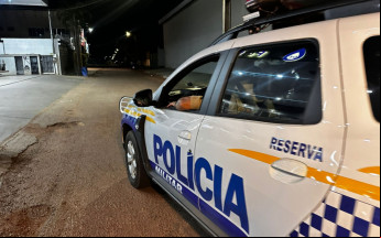 Polícia isolou o local após a tentativa de assalto e os disparos