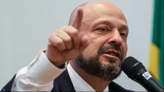 Agência dos Correios preparada para atendimento a aposentados e pensionistas do INSS a partir de 30/05, visando verificar descontos não autorizados por entidades associativas.