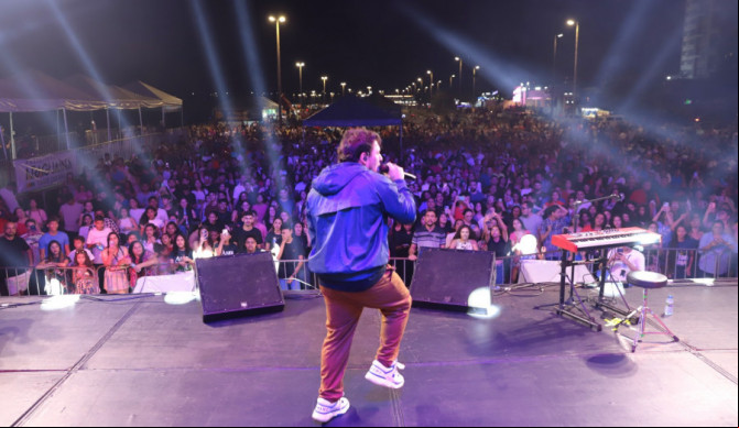 “É sempre muito precioso para mim estar aqui, Araguaína é linda e desejo que Deus continue dando sabedoria para os governantes da cidade para que tudo continue maravilhoso”, disse o cantor Theo Rubia